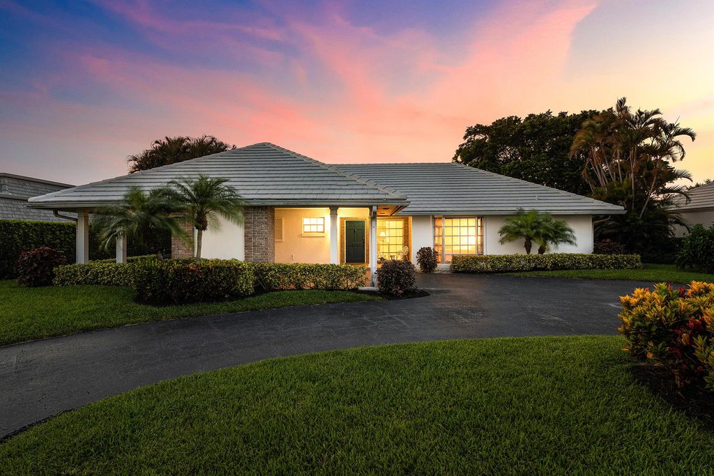 367 Villa Drive S, Atlantis, FL 33462