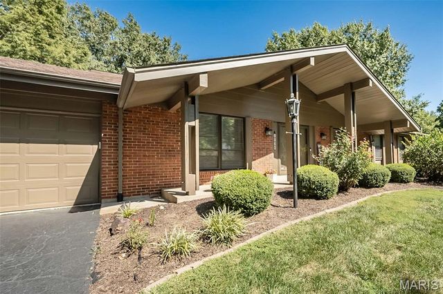 1538 Woodroyal West Drive, Chesterfield, MO 63017