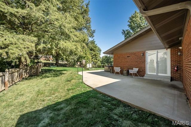 1538 Woodroyal West Drive, Chesterfield, MO 63017