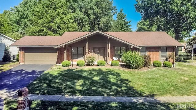 1538 Woodroyal West Drive, Chesterfield, MO 63017