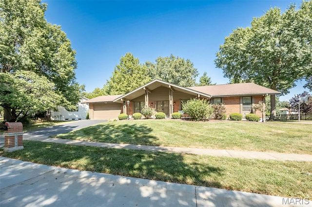 1538 Woodroyal West Drive, Chesterfield, MO 63017