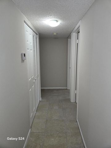 1141 LAKE VICTORIA Drive H, West Palm Beach, FL 33411