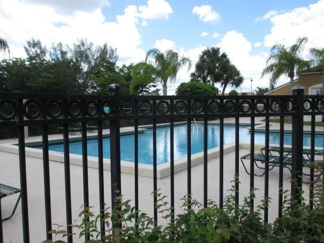 1141 LAKE VICTORIA Drive H, West Palm Beach, FL 33411