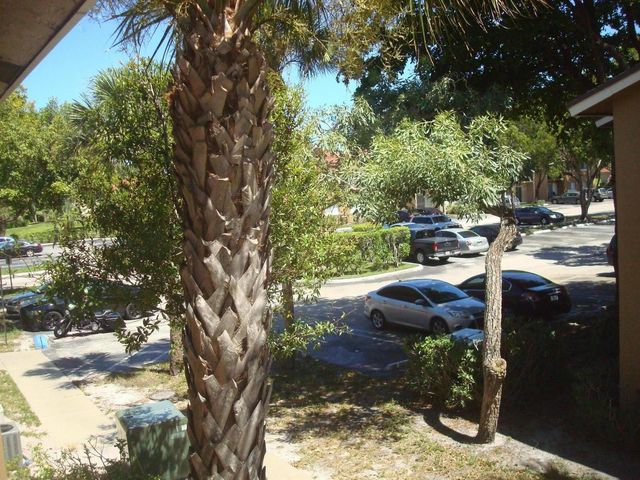 1141 LAKE VICTORIA Drive H, West Palm Beach, FL 33411