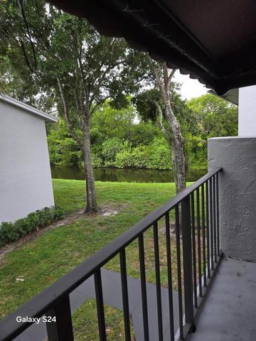 1141 LAKE VICTORIA Drive H, West Palm Beach, FL 33411