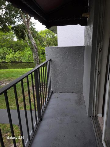 1141 LAKE VICTORIA Drive H, West Palm Beach, FL 33411