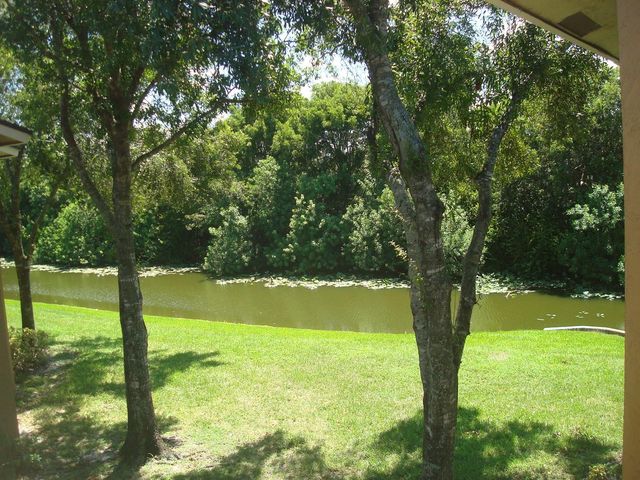 1141 LAKE VICTORIA Drive H, West Palm Beach, FL 33411