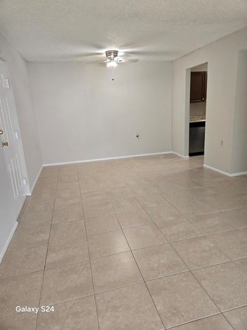 1141 LAKE VICTORIA Drive H, West Palm Beach, FL 33411