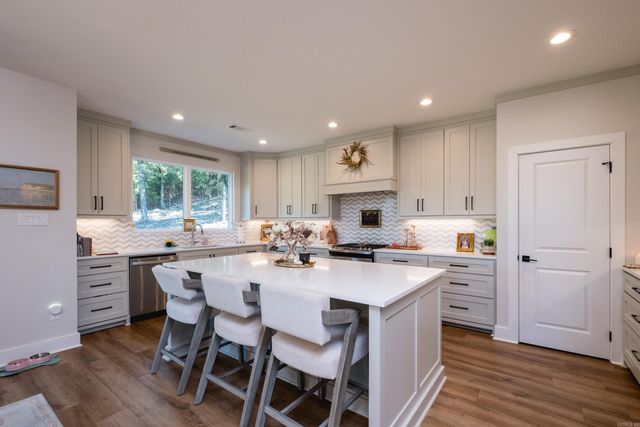 19016 Waterview Meadow Lane, Roland, AR 72135