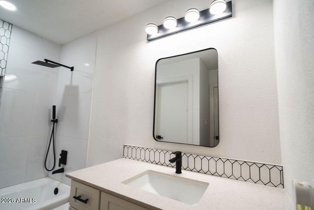 5712 N 68TH Drive, Glendale, AZ 85303