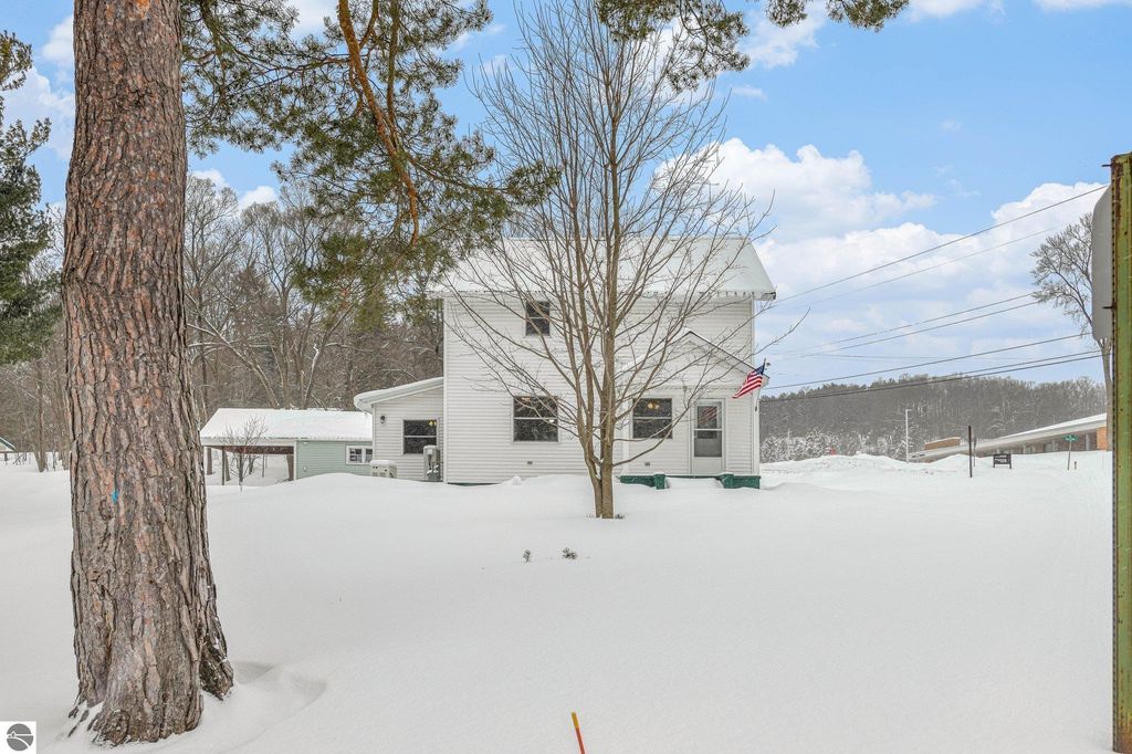 Image 2 of property listing at 111 W Forest Home Avenue, Bellaire, MI 49615