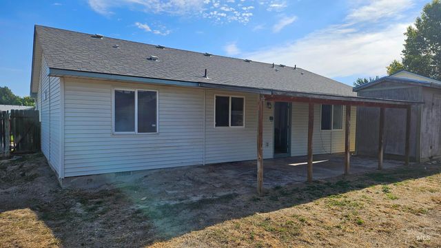 2801 Swan Ave, Nampa, ID 83687