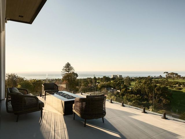 6627 Muirlands Dr, La Jolla, CA 92037