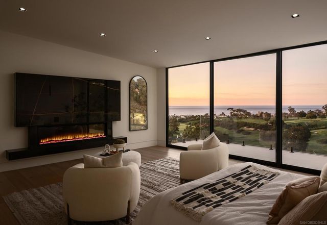 6627 Muirlands Dr, La Jolla, CA 92037