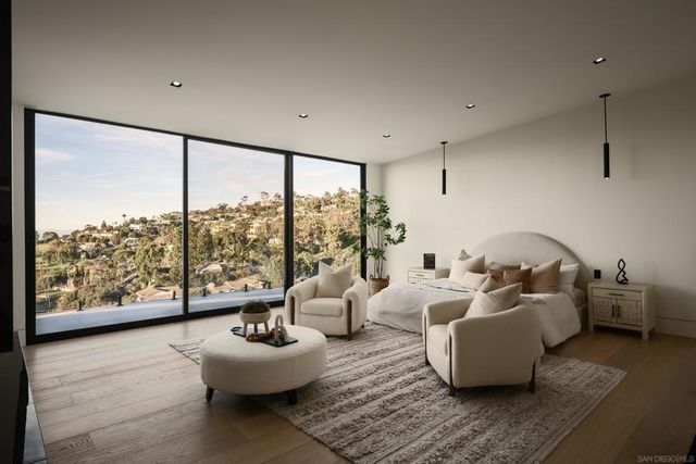 6627 Muirlands Dr, La Jolla, CA 92037