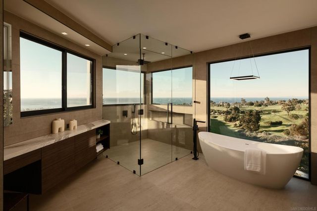 6627 Muirlands Dr, La Jolla, CA 92037