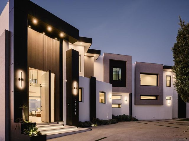 6627 Muirlands Dr, La Jolla, CA 92037