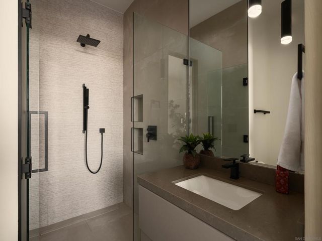 6627 Muirlands Dr, La Jolla, CA 92037