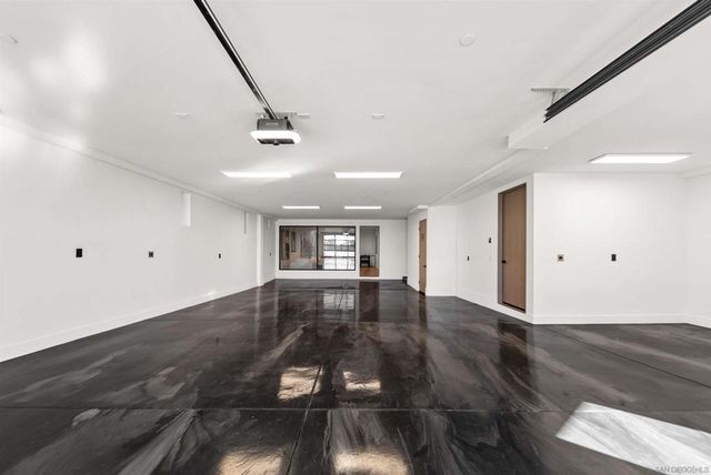 6627 Muirlands Dr, La Jolla, CA 92037