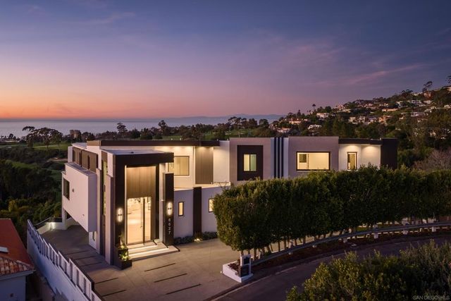 6627 Muirlands Dr, La Jolla, CA 92037