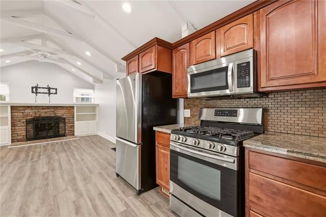 65 Dockside Drive, Lake Tapawingo, MO 64015