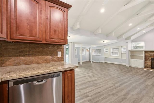 65 Dockside Drive, Lake Tapawingo, MO 64015