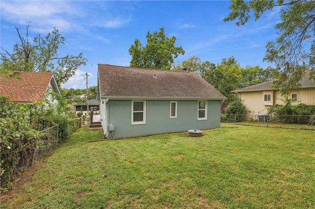 65 Dockside Drive, Lake Tapawingo, MO 64015