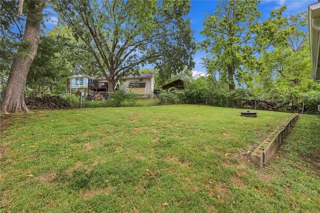 65 Dockside Drive, Lake Tapawingo, MO 64015