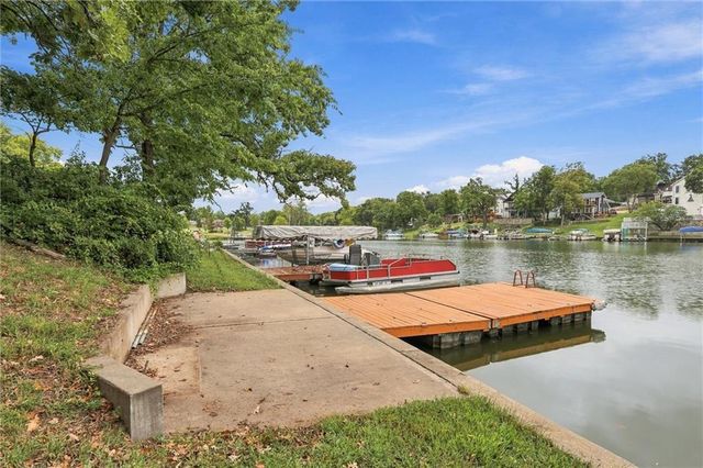 65 Dockside Drive, Lake Tapawingo, MO 64015