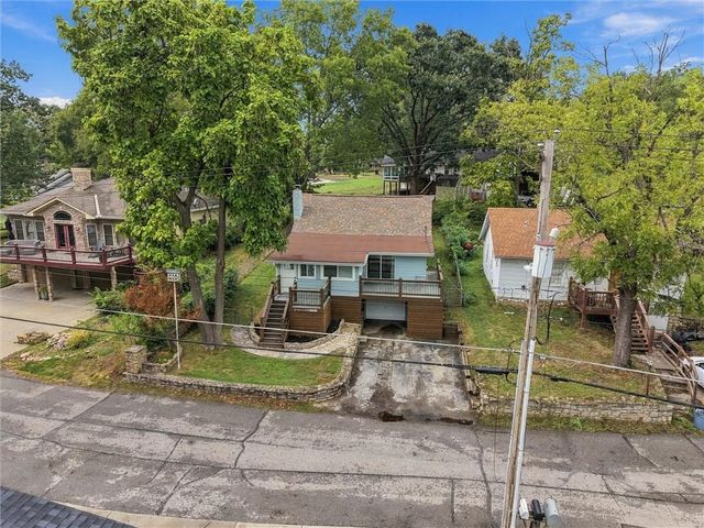 65 Dockside Drive, Lake Tapawingo, MO 64015