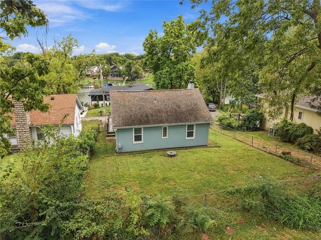 65 Dockside Drive, Lake Tapawingo, MO 64015