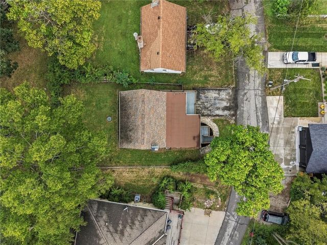 65 Dockside Drive, Lake Tapawingo, MO 64015
