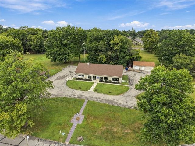 65 Dockside Drive, Lake Tapawingo, MO 64015