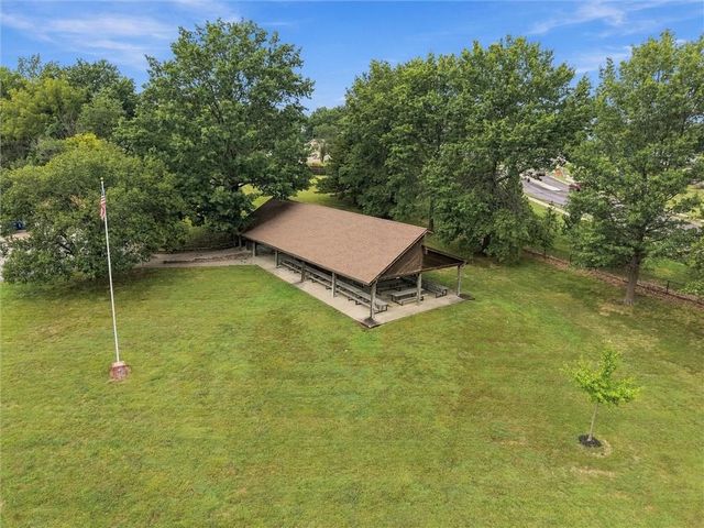 65 Dockside Drive, Lake Tapawingo, MO 64015