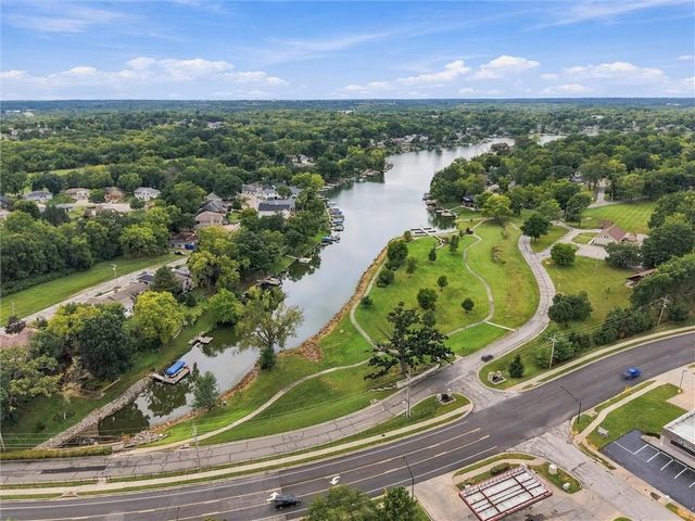 65 Dockside Drive, Lake Tapawingo, MO 64015