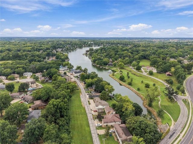 65 Dockside Drive, Lake Tapawingo, MO 64015