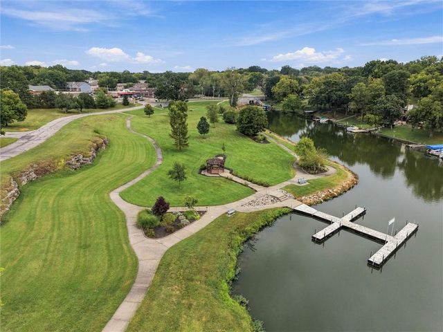 65 Dockside Drive, Lake Tapawingo, MO 64015