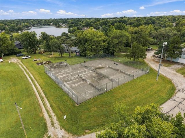 65 Dockside Drive, Lake Tapawingo, MO 64015