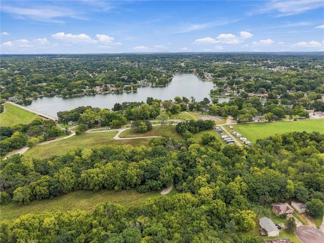 65 Dockside Drive, Lake Tapawingo, MO 64015