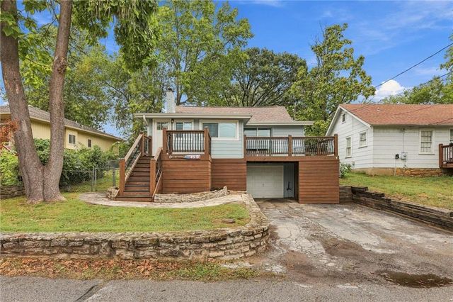 65 Dockside Drive, Lake Tapawingo, MO 64015