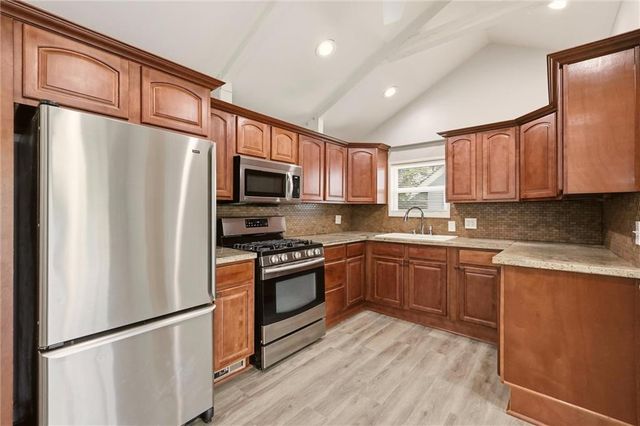 65 Dockside Drive, Lake Tapawingo, MO 64015