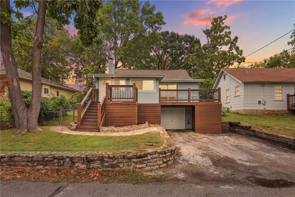 65 Dockside Drive, Lake Tapawingo, MO 64015