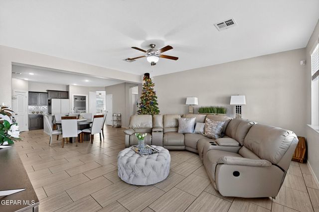 2178 Enchanted Crest Dr, El Paso, TX 79911