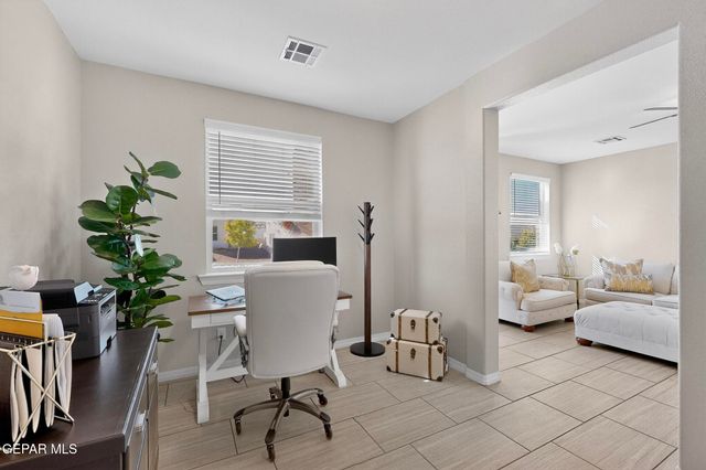 2178 Enchanted Crest Dr, El Paso, TX 79911