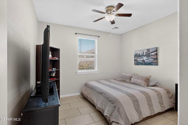 2178 Enchanted Crest Dr, El Paso, TX 79911