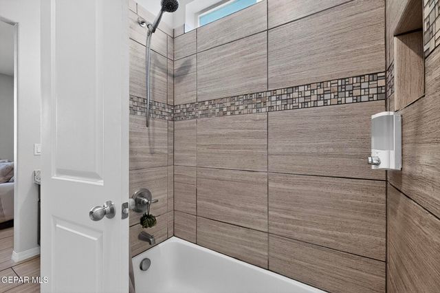 2178 Enchanted Crest Dr, El Paso, TX 79911