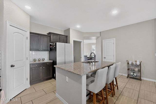 2178 Enchanted Crest Dr, El Paso, TX 79911