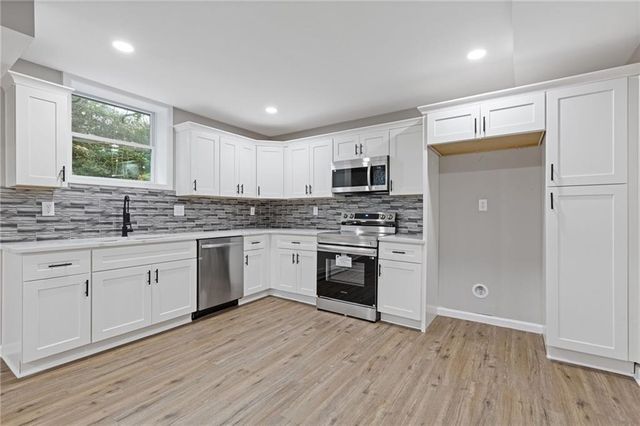 2224 Hudson Drive SW, Lilburn, GA 30047