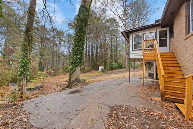 2224 Hudson Drive SW, Lilburn, GA 30047