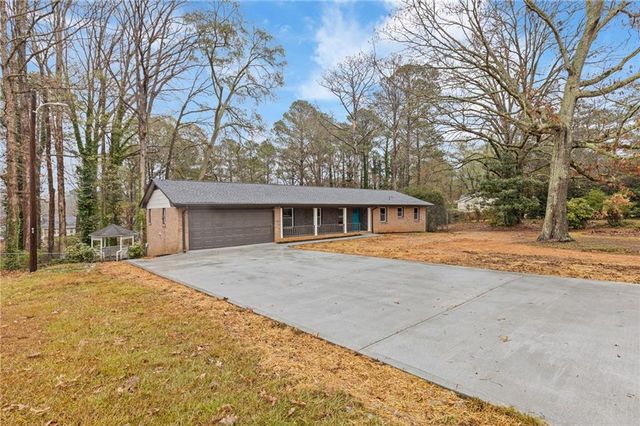2224 Hudson Drive SW, Lilburn, GA 30047